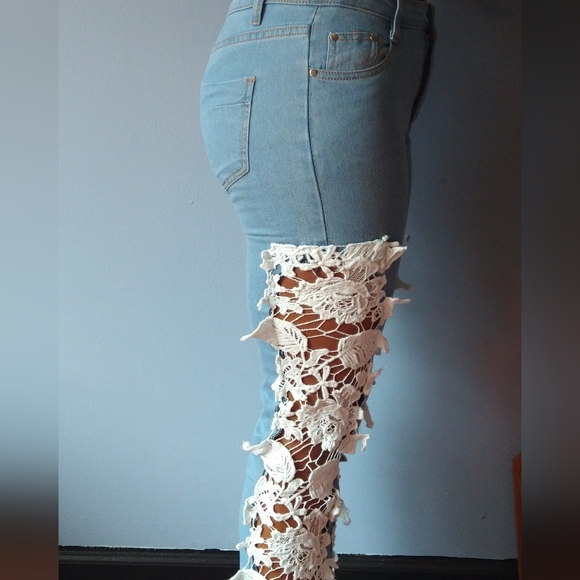 Floral Lace cut Jeans - Picture 4 of 8